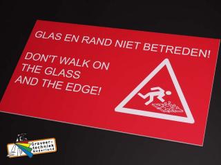 Kunststof veiligheidsplaten graveren